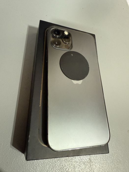 iPhone 12 Pro 256GB - funcționează perfect, ușor defect vizual