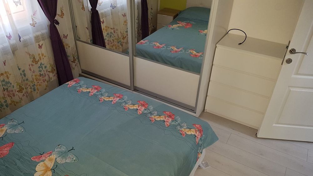 Închiriez apartament cu 2 camere