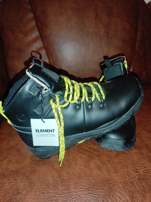 Ghete 41 , bocanci piele  Element negru cu verde