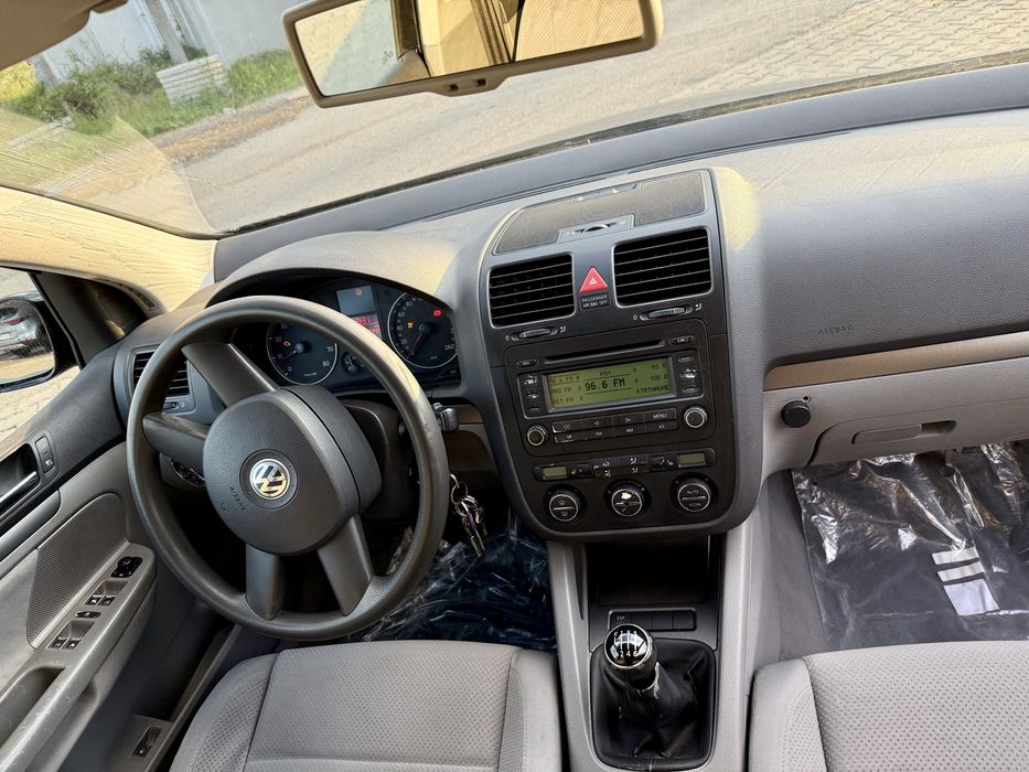 Golf 5, an fabricatie 2004