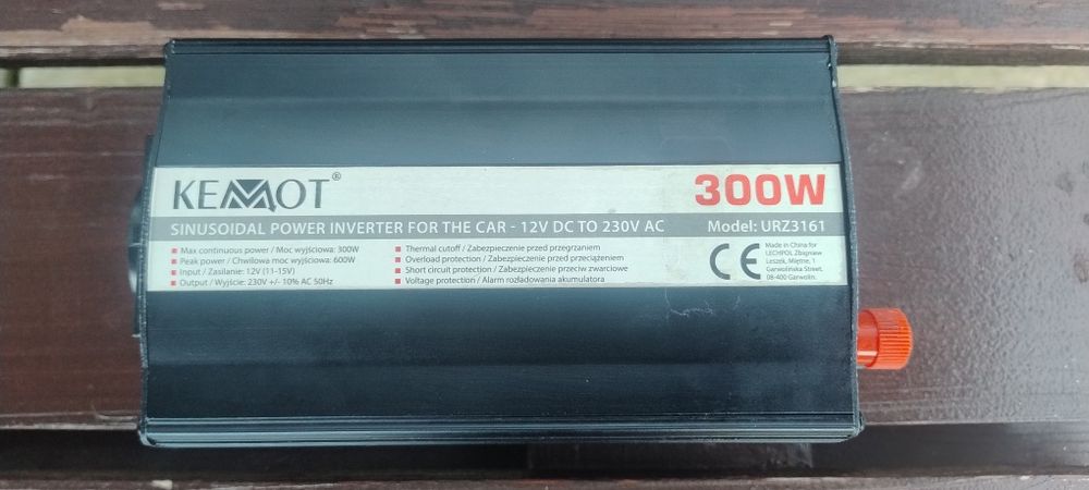 Invertor Kemot, 12 v DC - 230 v AC, 300 W continuu, 600 W varf, Unda sinus modificata, folosit ocazional, ca nou, fara uzura, la jumatate de pret