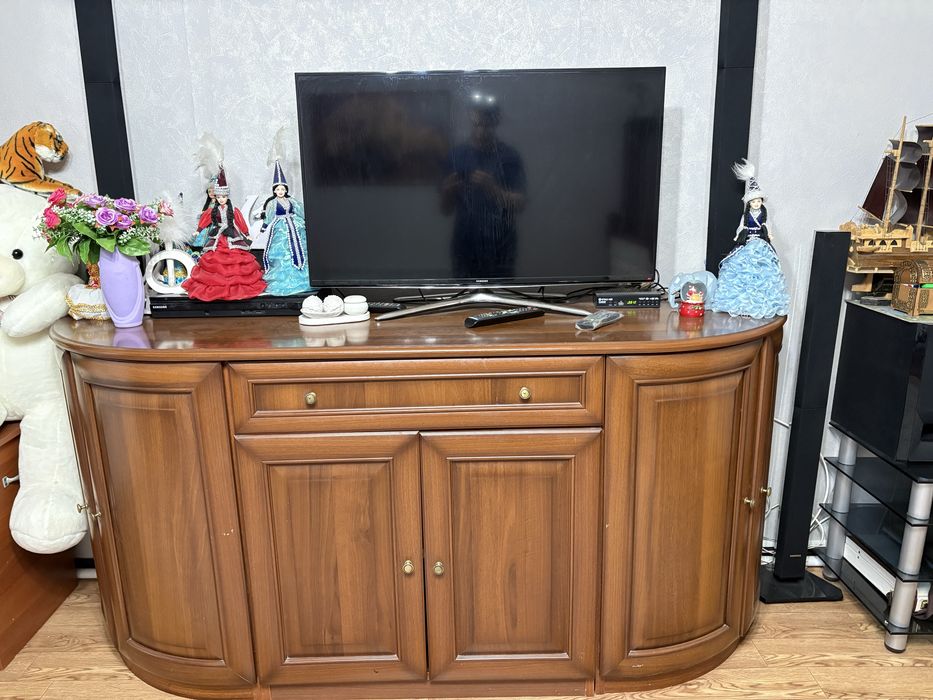Большое Зеркало с комодом