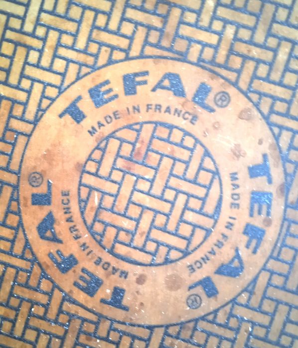 Кастрюля с антипригарным покрытием