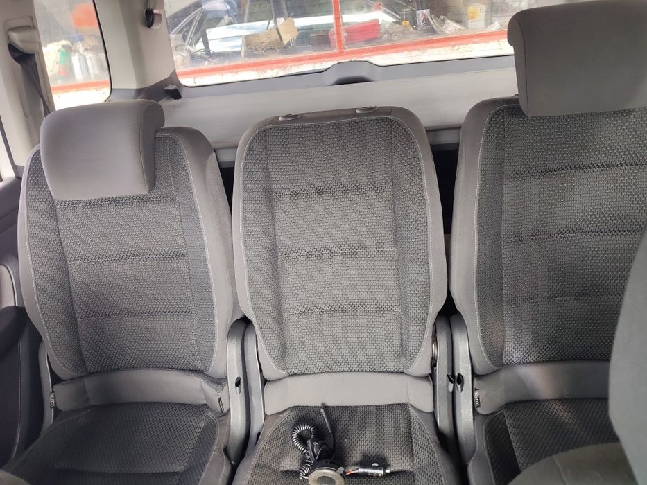 Vând Volkswagen Touran