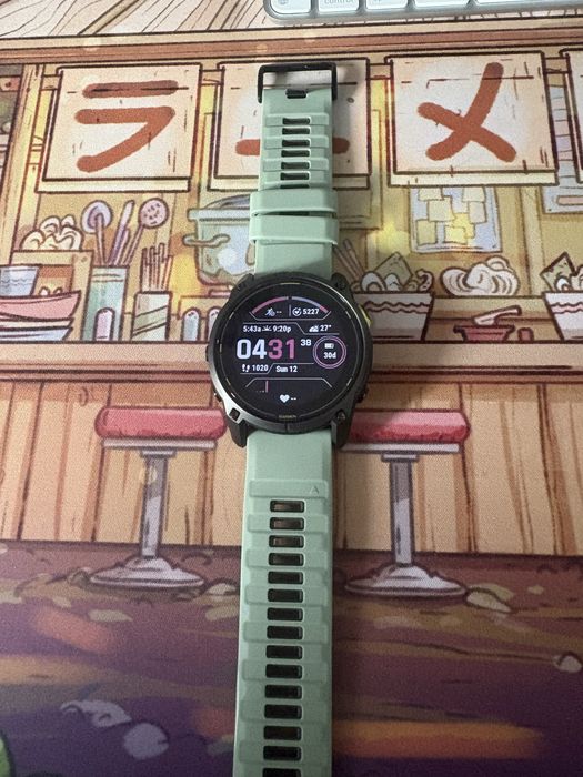 Ceas Garmin Enduro 3 Solar Sapphire Titanium 51MM + Curea de Ceas Garmin QuickFit 26 Willow/Graphite Silicone.