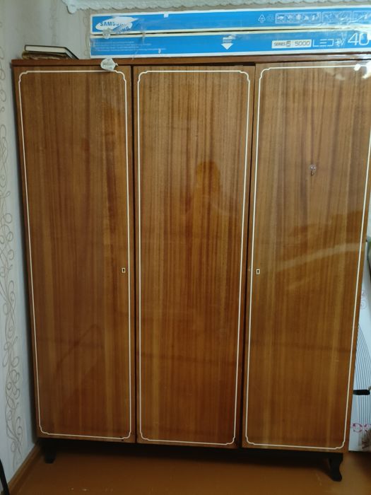 Продам шкаф  платяной