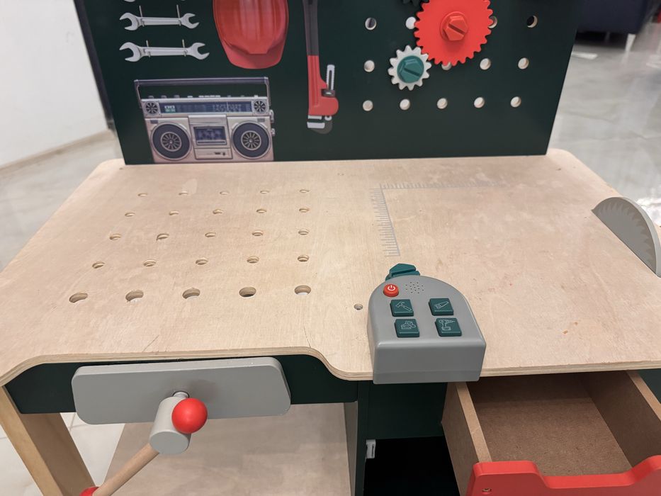 Детска работна маса