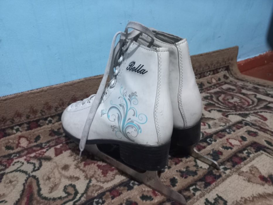 Коньки фигурные женские