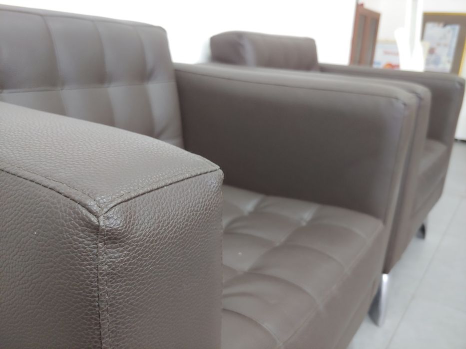 Продам кожанные кресла