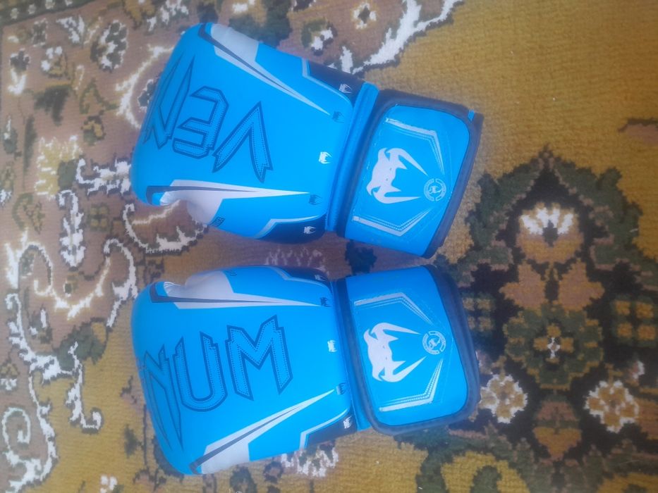 Продам перчатки для бокса