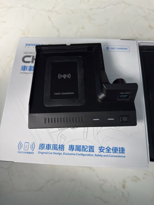 Wireless безжично зарядно за w205 Мерцедес Mercedes C клас