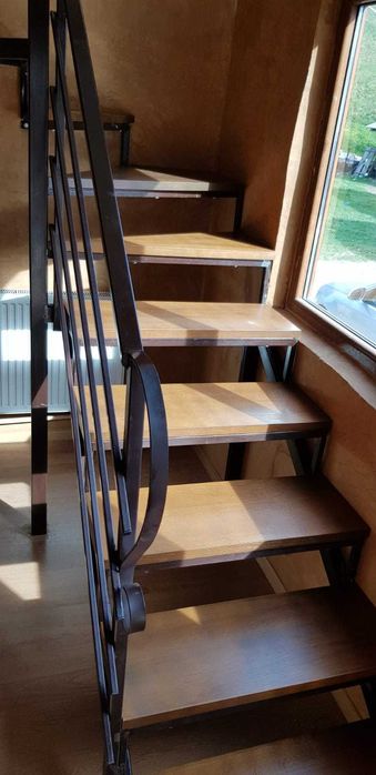 Trepte, scări din lemn masiv
