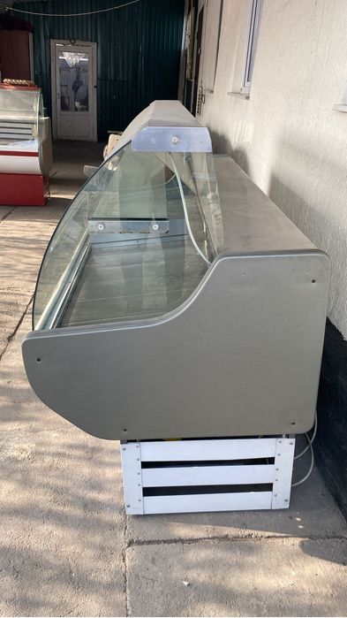 Витринный холодильник