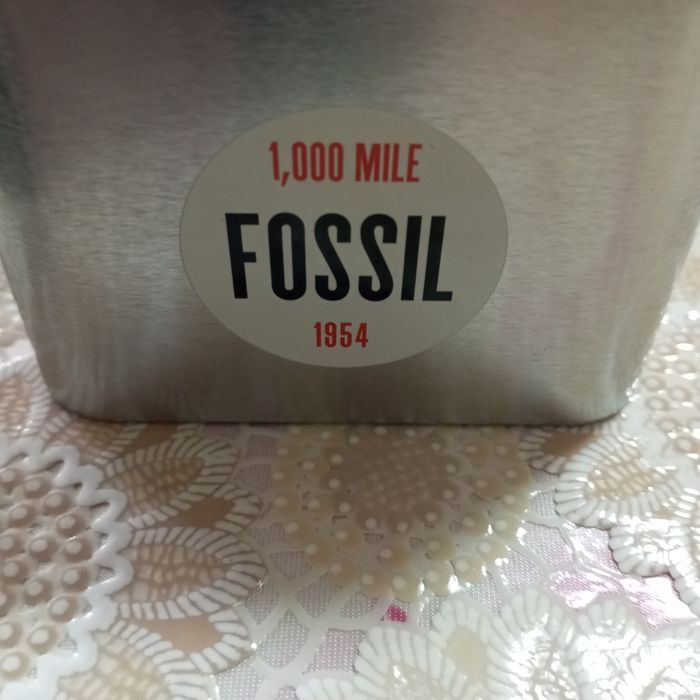 Часовник Fossil чисто нов