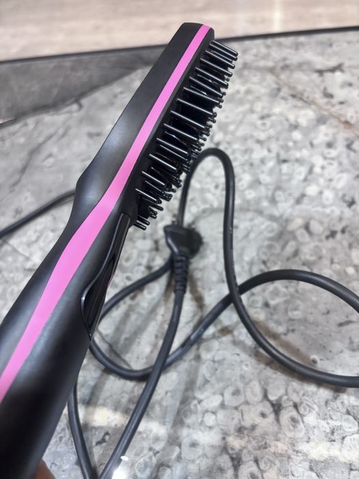 Това е четка за изправяне на коса Rowenta Instant Straight