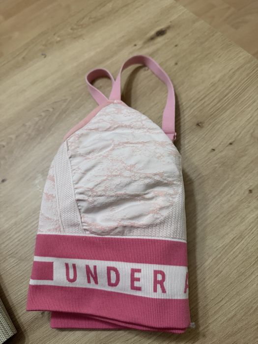 Bustiera sport Under Armour culoare ff frumoasa