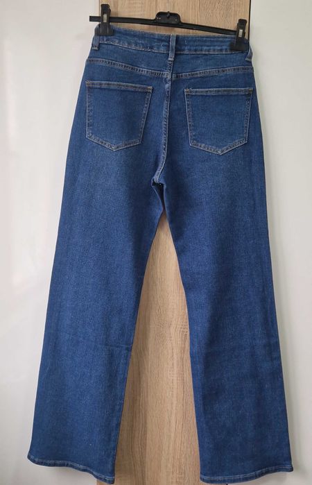 Дамски дънки М с камъчета нови