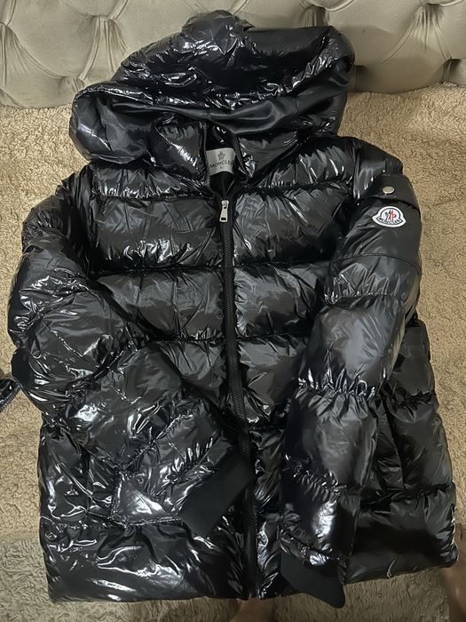 Vand geaca noua, nepurtata, pret negociabil la mai multe produse