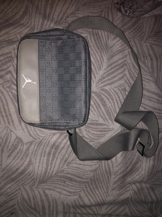 Продам барсетку джордан