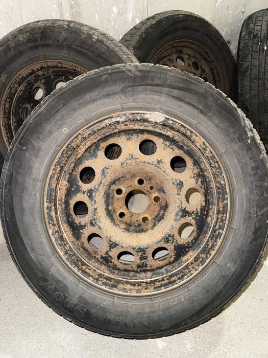 Комплект зимни гуми