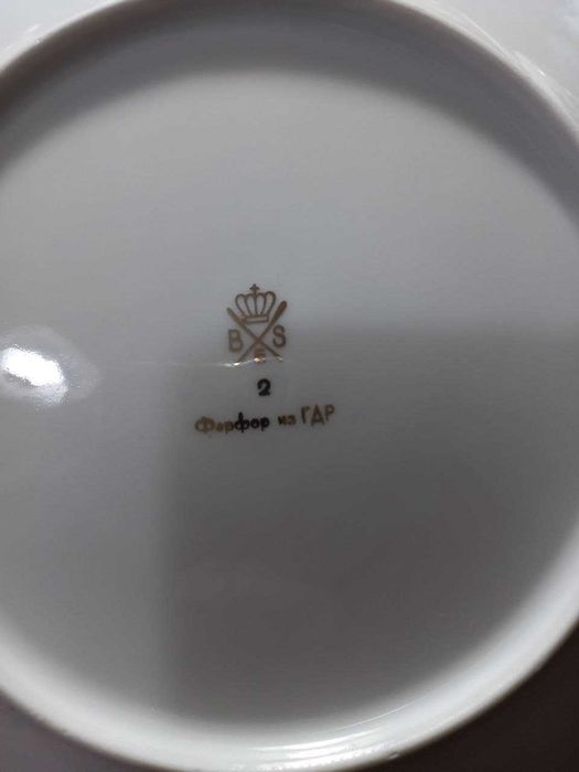 Тарелки . Фарфор высшего качества . Диаметр 19 см.  1 шт. - 170 тыс.