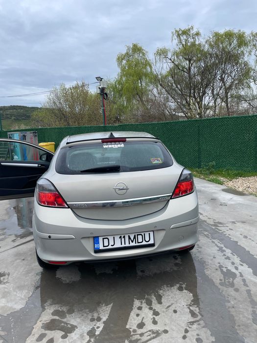 Opel astra h gtc