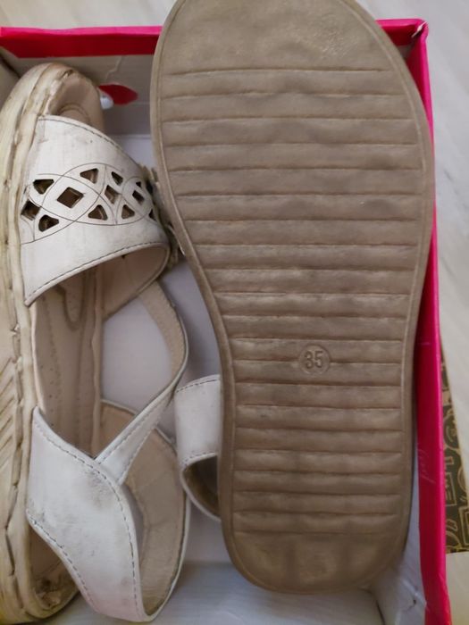 Продам обуви на девочку