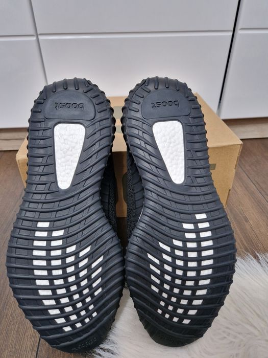 Yeezy Boost 350 V2