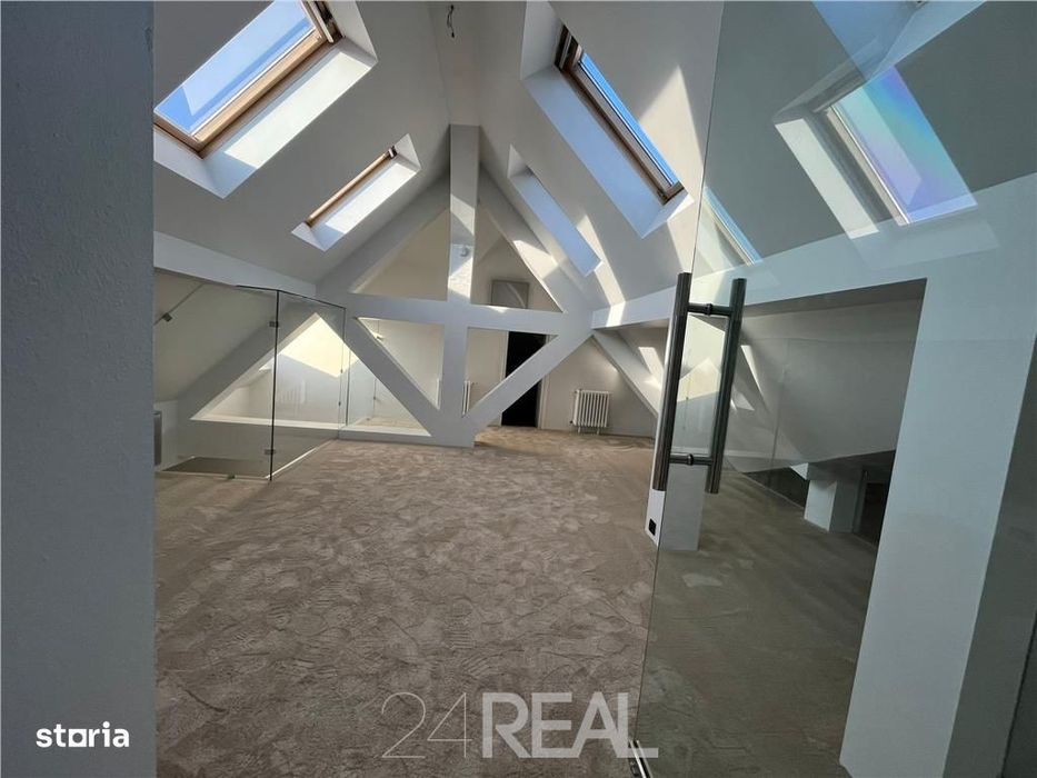 Penthouse in vila, de vanzare - Strada Tokio