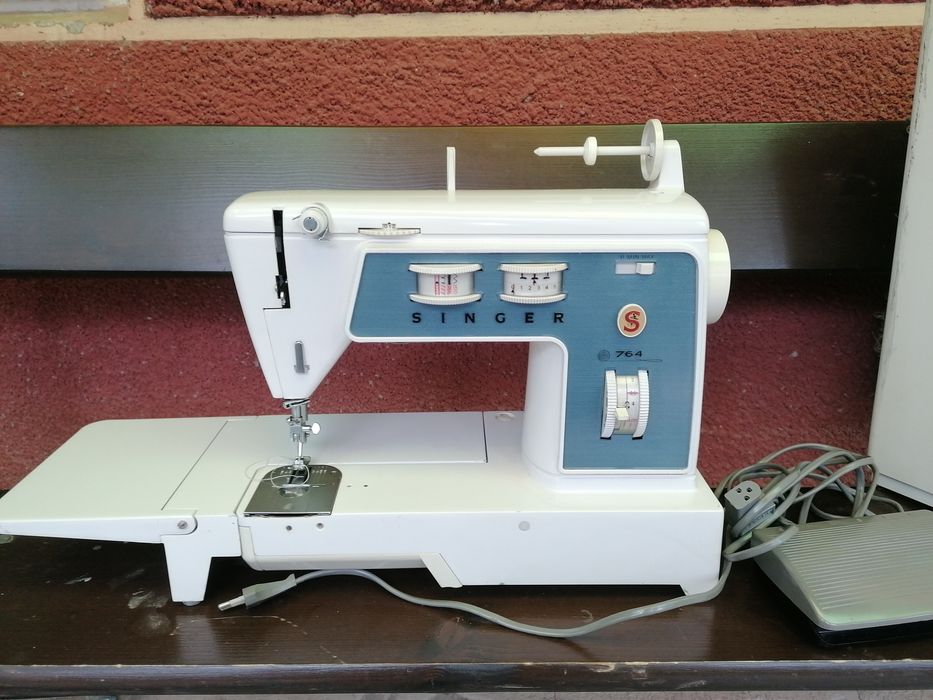 Masina de cusut electric Singer 764