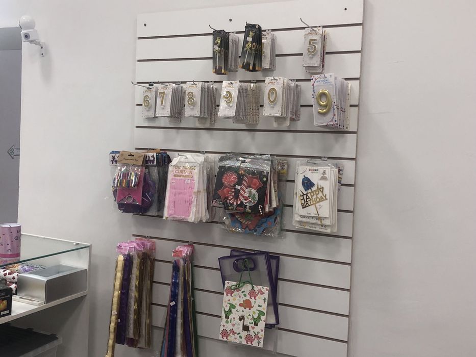 Стеллаж с крючками