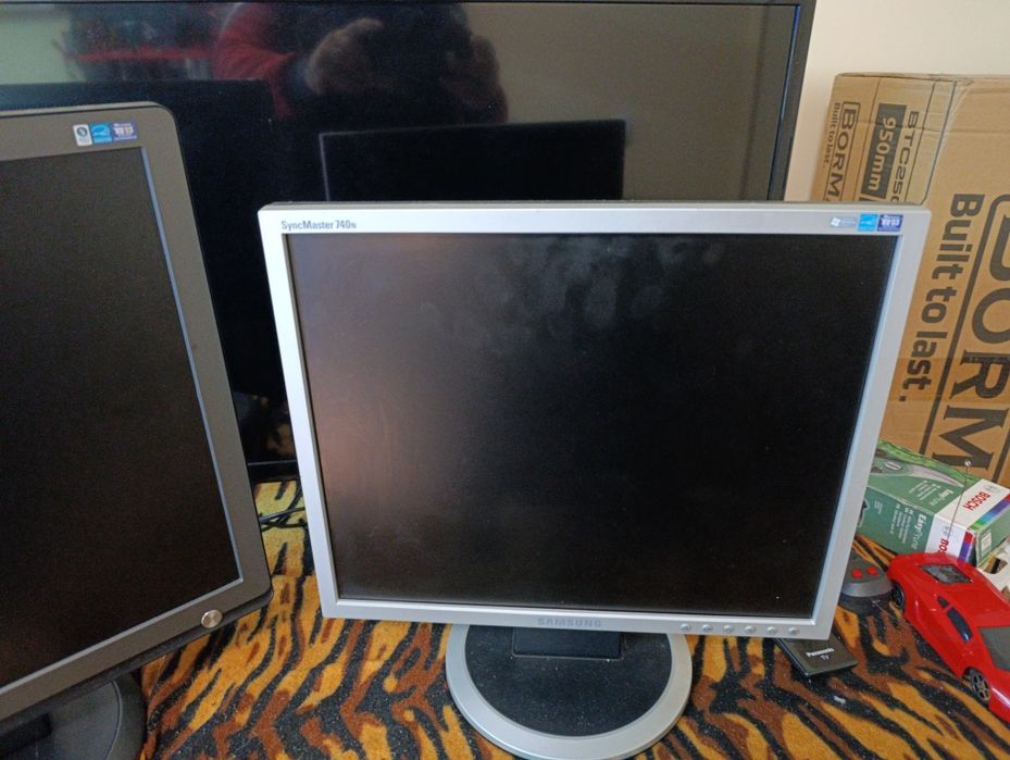 Монитори  3 бр. samsung и acer