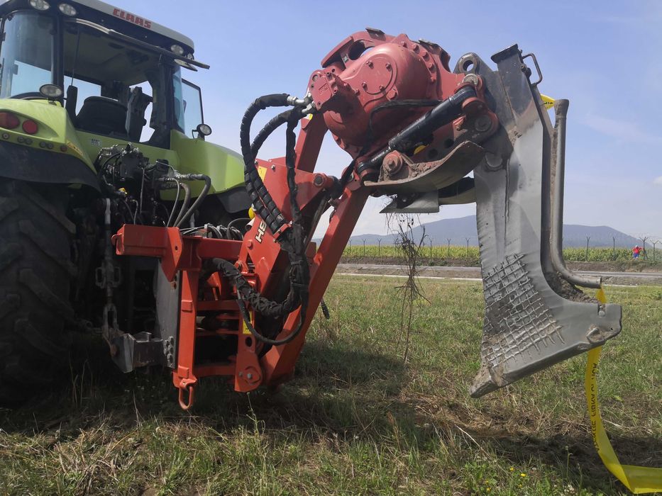 Inchiriem sapatoare de santuri ,pluguri vibratoare Ditch witch