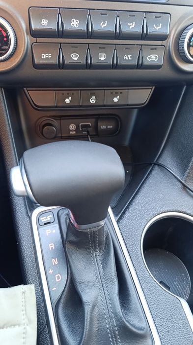 Продам машину Kia sportage 2.0