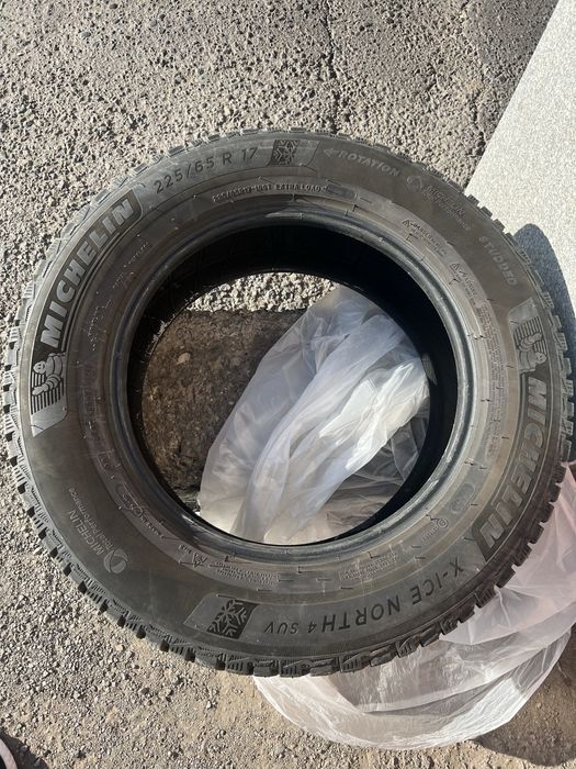 Шины Michelin 225/65R17 в отличном состоянии
