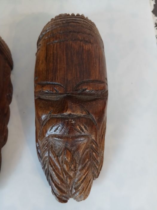 Vand doua sculpturi din lemn,vintage.