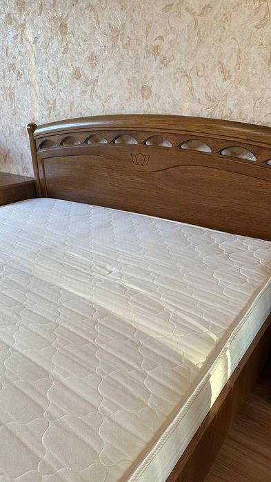 Продам кровать с тумбами