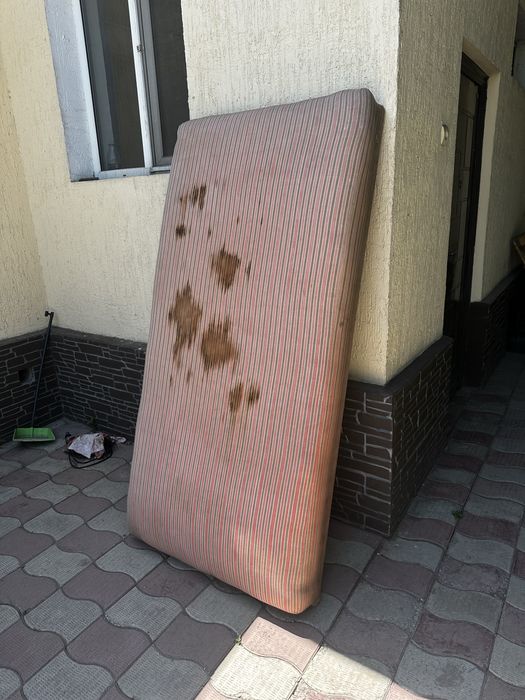 Отдам бесплатно матрас