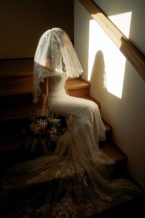 Сватбена рокля на дизайнера Justin Alexander плюс воал