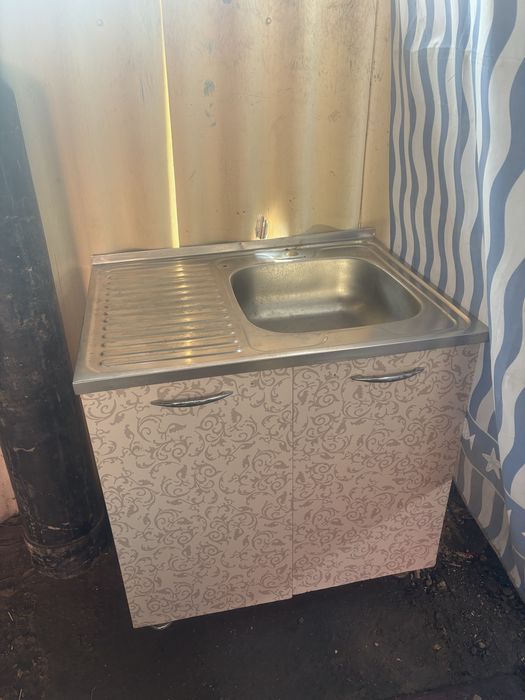 Кухонная мойка шкаф