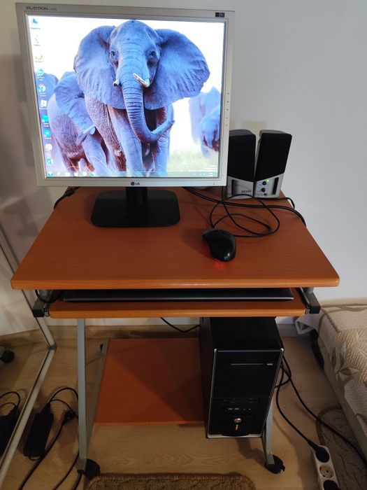 Компютър с монитор