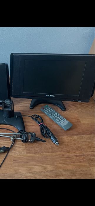 Преносим Телевизор 12 V / 220 V