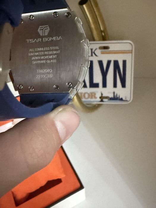 Оригинальные часы Tear Bomba