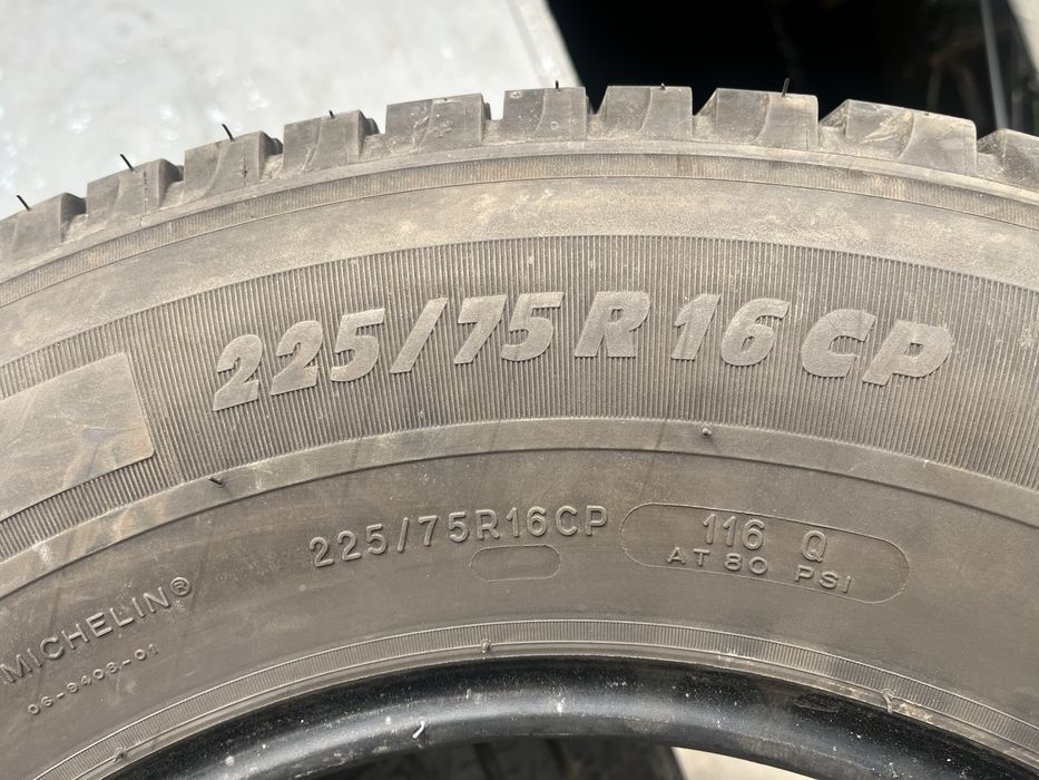 4 бр. гуми за бус 225/75/16CP Michelin 2x7,5 mm 2x5 mm DOT 1417