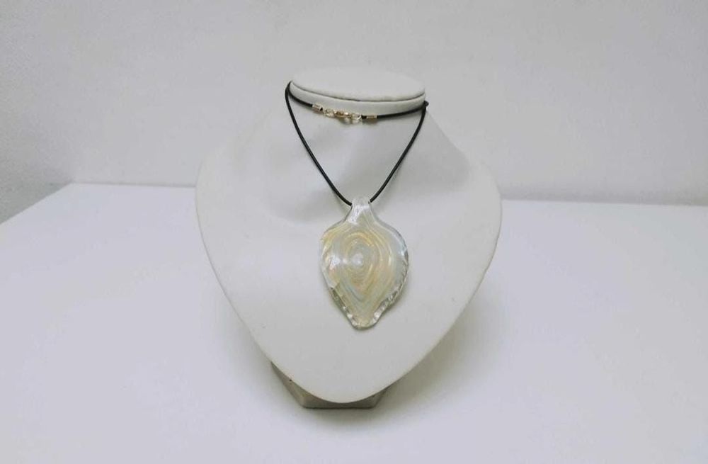 Colier cu pandantiv frunza din sticla Murano