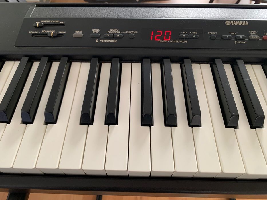 Pian digital Yamaha P-80, clape grele mecanice, servisat, ingrijit, perfect functional, ideal pentru studiu