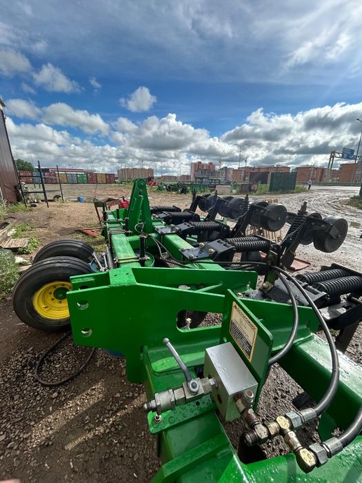 Глубокорыхлитель John Deere 2100