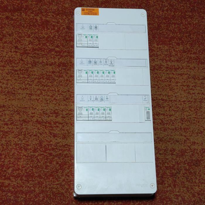 Tablou electric Schneider Electric complet echipat – C20, C16, C10, C32, diferențiale 63A