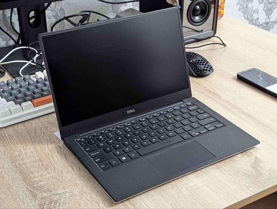 Dell XPS.           _