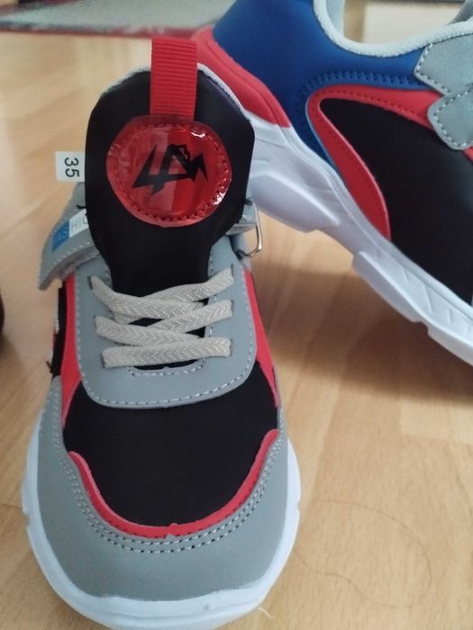 Обувки Нови номер 35 и номер 41, 42